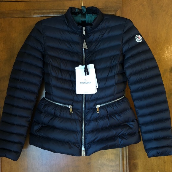 moncler agate short quilted puffer jacket